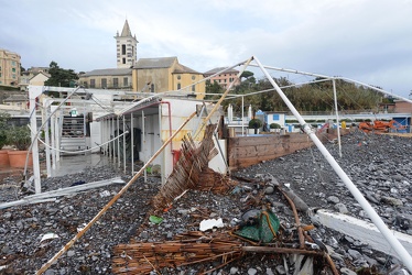 Genova - i danni agli stabilimenti balneari di corso Italia dopo