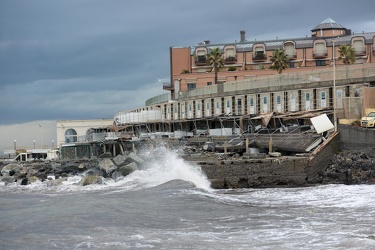 Genova - i danni agli stabilimenti balneari di corso Italia dopo