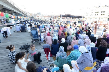Genova, darsena - la festa per la fine del ramadan - aid al fitr