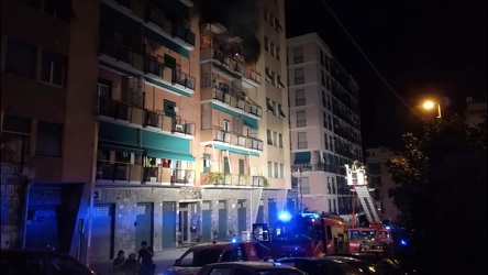 Genova - via Piantelli, Marassi - incendio in appartamento, muor