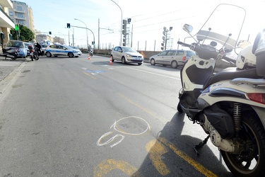 Genova, Pegli - incidente in Piazza Lido tra auto e scooter
