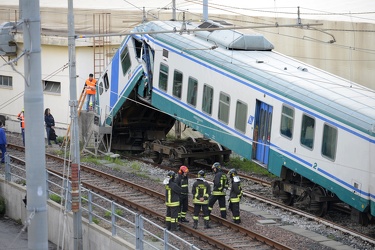 Genova - Incidente stazione di Brignole - treno in manovra si sc