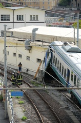 Genova - Incidente stazione di Brignole - treno in manovra si sc