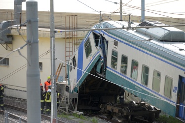 Genova - Incidente stazione di Brignole - treno in manovra si sc