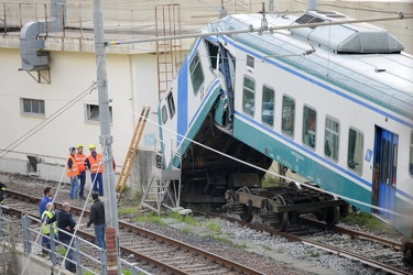 Genova - Incidente stazione di Brignole - treno in manovra si sc