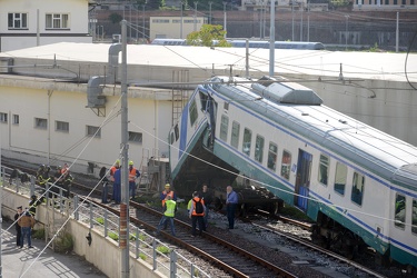 Genova - Incidente stazione di Brignole - treno in manovra si sc