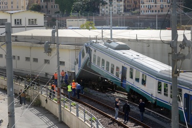 Genova - Incidente stazione di Brignole - treno in manovra si sc