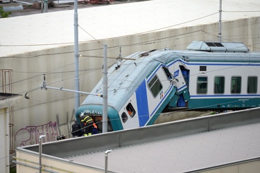 Genova - Incidente stazione di Brignole - treno in manovra si sc