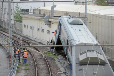 Genova - Incidente stazione di Brignole - treno in manovra si sc