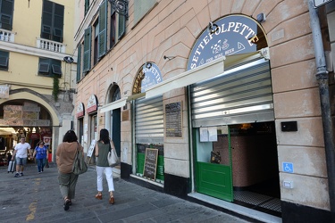 Genova - commercio alimentari centro storico - nuovi locali