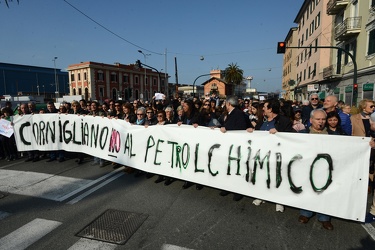 Genova Cornigliano - manifestazione cittadini contro installazio