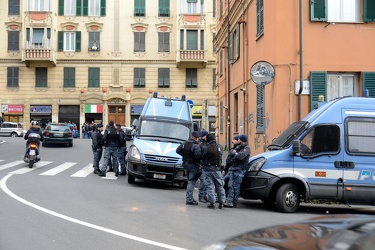 Genova - giornata di tensione - manifestazione antifascista e fe