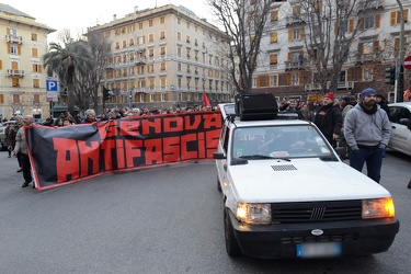 Genova - giornata di tensione - manifestazione antifascista e fe