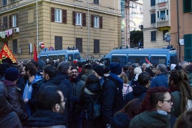 Genova - giornata di tensione - manifestazione antifascista e fe