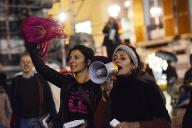 Genova, centro - manifestazione comitato femminista non una di m