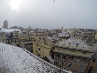 Genova - timida neve in centro in mattinata