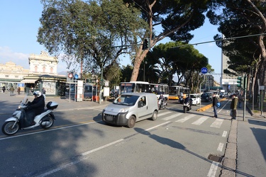 Genova - situazione traffico e parcheggi davanti stazione Brigno