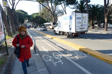 Genova - situazione traffico e parcheggi davanti stazione Brigno