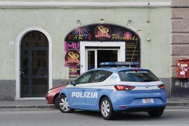 Genova, quartiere Marassi, via Bobbio - intervento polizia per f