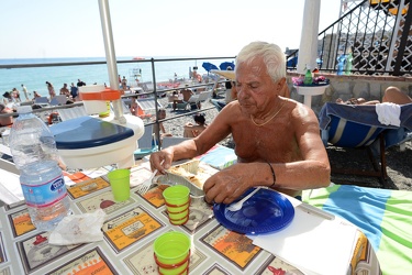 Genova - zoom panino alla spiaggia