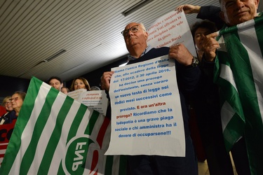 Genova - protesta presidio associazioni contro proroga gioco azz