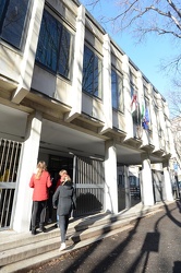 Genova, corso Mentana - uscita scuola istituto duchessa Galliera