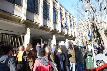 Genova, corso Mentana - uscita scuola istituto duchessa Galliera