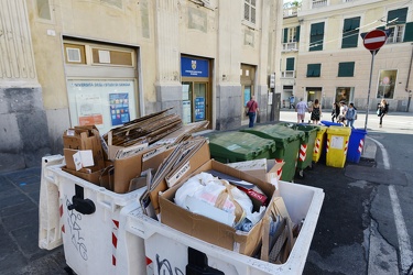 Genova - problema spazzatura e cassonetti pieni