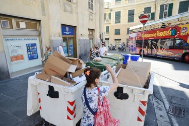 Genova - spazzatura nel centro storico, ecopunti chiusi