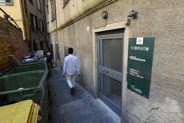 Genova - spazzatura nel centro storico, ecopunti chiusi