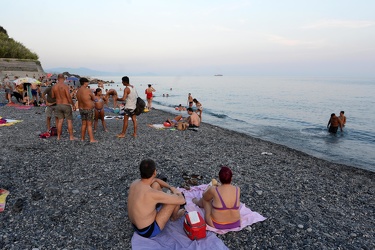 Genova, spiaggia di Vesima - cena al tramonto