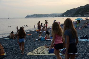 Genova, spiaggia di Vesima - cena al tramonto