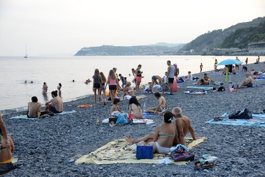 Genova, spiaggia di Vesima - cena al tramonto