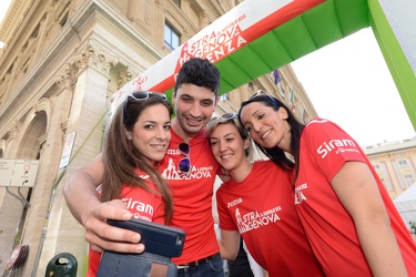 Genova, piazza De Ferrari - ultimi preparativi per la corsa Stra