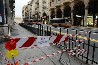 Genova, Via XX Settembre - transenne aster