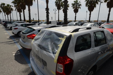 Genova, Pegli - piazzale Malachina - automobili danneggiate dura