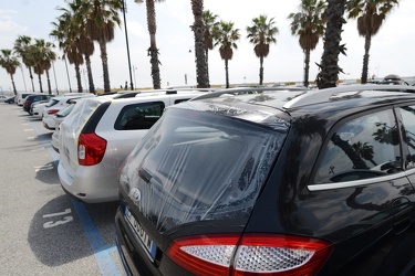 Genova, Pegli - piazzale Malachina - automobili danneggiate dura