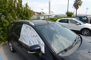 Genova, Pegli - piazzale Malachina - automobili danneggiate dura