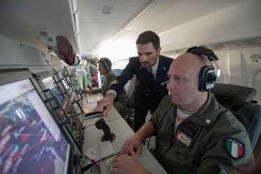 Genova - in volo con ATR42 della Guardia Costiera