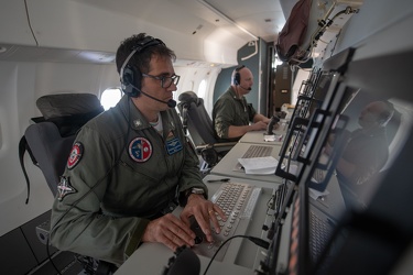 Genova - in volo con ATR42 della Guardia Costiera