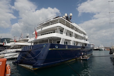 Genova Sestri Ponente, marina aeroporto - famoso yacht a motore 