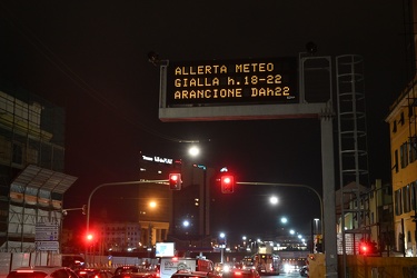 Genova - pannelli luminosi allerta meteo arancione domani