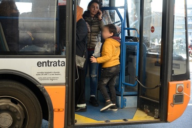 Genova, autobus AMT - bambini a bordo