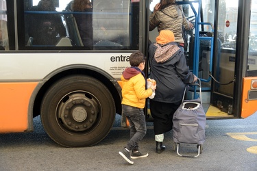 Genova, autobus AMT - bambini a bordo