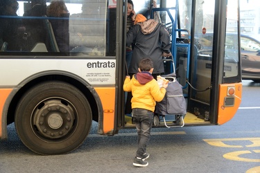 Genova, autobus AMT - bambini a bordo