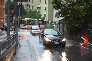 Genova, Borgoratti - cantiere sopra piazza rotonda allagato caus
