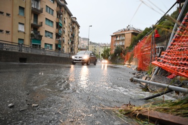 Genova, Borgoratti - cantiere sopra piazza rotonda allagato caus