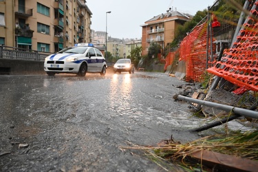 Genova, Borgoratti - cantiere sopra piazza rotonda allagato caus