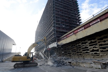 Genova, fiera - iniziati dopo la bonifica i lavori di demolizion