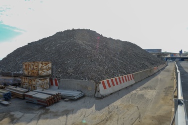 Genova , piazzale Kennedy - accumulazione di detriti, cantiere